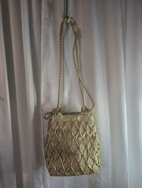 TIANNI SPIDER WAVE Gold Leather Bucket CROSSBODY BAG